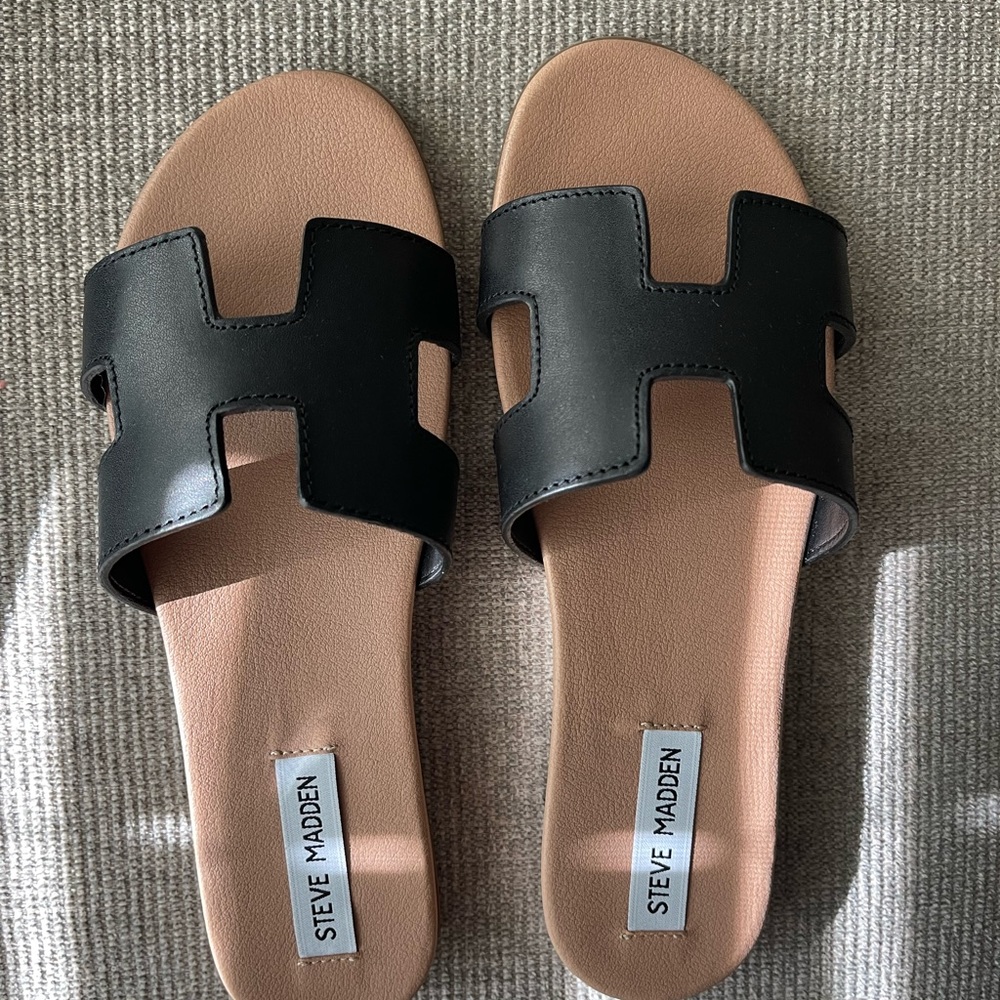 Never worn Steve Madden “Hoku” sandals